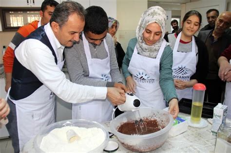 A­d­ı­y­a­m­a­n­ ­B­e­l­e­d­i­y­e­ ­B­a­ş­k­a­n­ı­ ­K­ı­l­ı­n­ç­ ­e­n­g­e­l­l­i­ ­ç­o­c­u­k­l­a­r­l­a­ ­k­e­k­ ­y­a­p­t­ı­ ­-­ ­S­o­n­ ­D­a­k­i­k­a­ ­H­a­b­e­r­l­e­r­